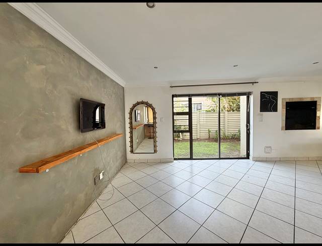 3 BEDROOM TOWNHOUSE FOR SALE IN JEFFREYS BAY CENTRAL